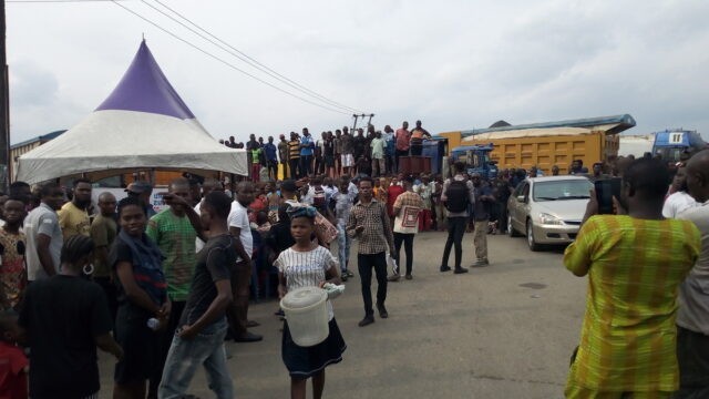 Youths Suspend Siege on East-West Road as Contractor Mobilises to site