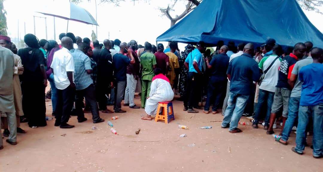 High turn-out of voters at Mogadishu Cantonment, Asokoro, Abuja.