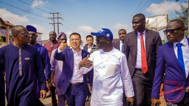 Governor Okpebholo visited the Upper Mission Extension Road by Aduwawa junction and the Ramat Park Axis, both in Benin City